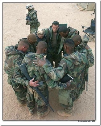 soldiers praying circle